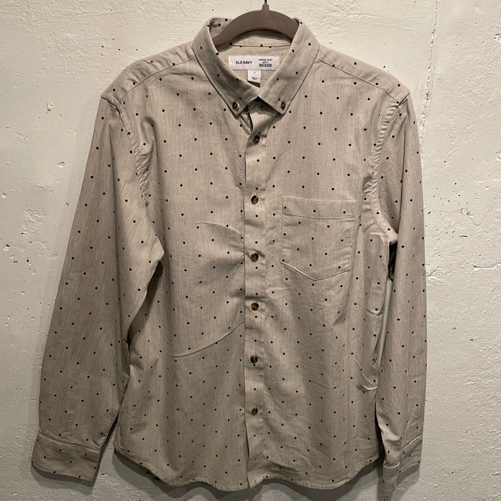 Old Navy Mens button down slim fit Oxford shirt Size M Light Grey/Maroon